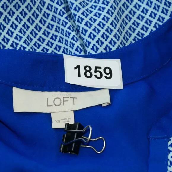 Ann Taylor Loft Scarf Print Tank Top Career Casual Womens XS V Neck Lightweight - Picture 6 of 6